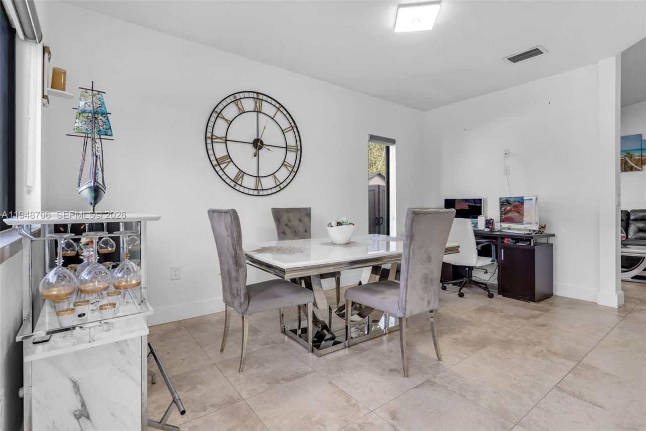 407 NW 9th Ct , Homestead, FL 33030 Photo