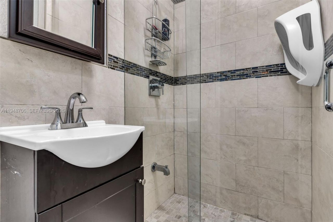 407 NW 9th Ct , Homestead, FL 33030 Photo