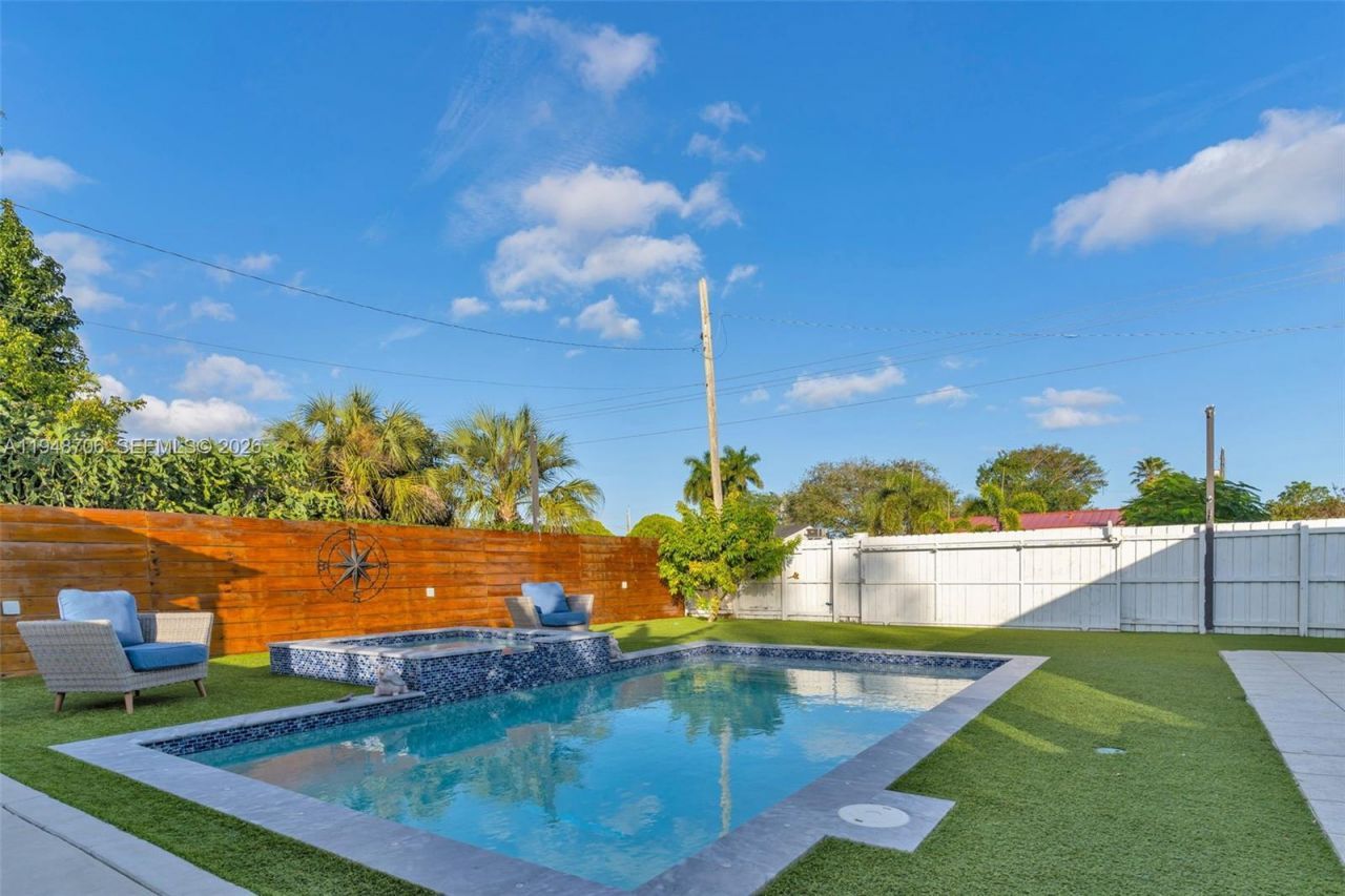 407 NW 9th Ct , Homestead, FL 33030 Photo