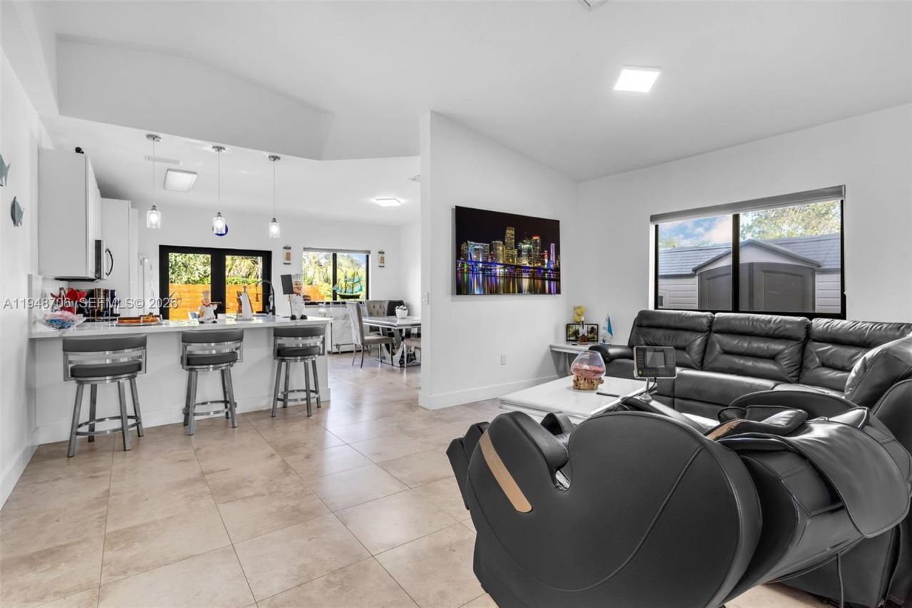 407 NW 9th Ct , Homestead, FL 33030 Photo