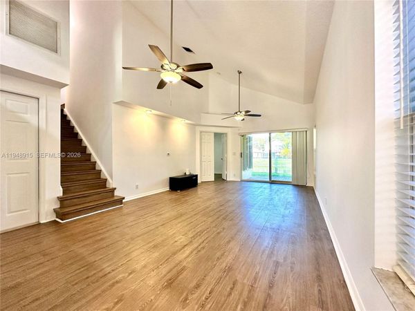 1013 Via Jardin , Riviera Beach, FL 33418