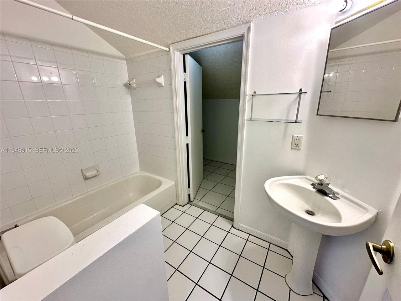 1013 Via Jardin , Riviera Beach, FL 33418 Photo