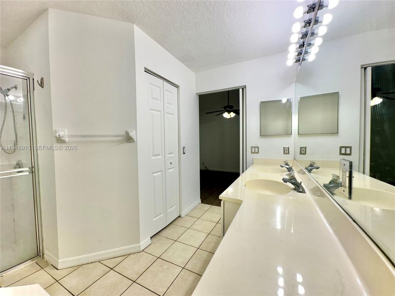 1013 Via Jardin , Riviera Beach, FL 33418 Photo