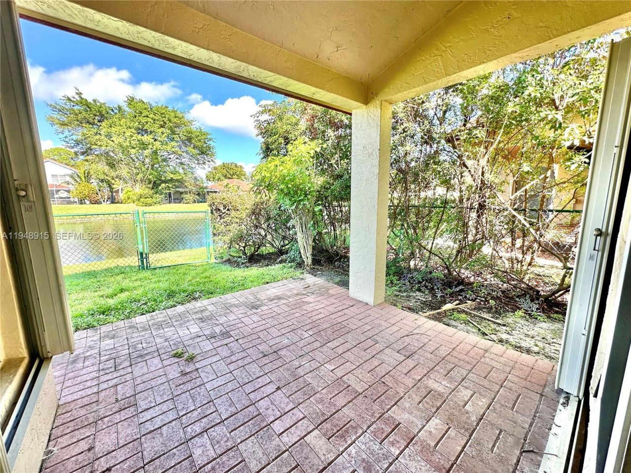 1013 Via Jardin , Riviera Beach, FL 33418 Photo