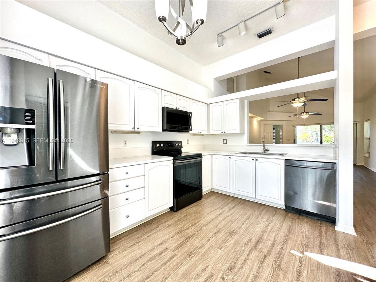 1013 Via Jardin , Riviera Beach, FL 33418 Photo