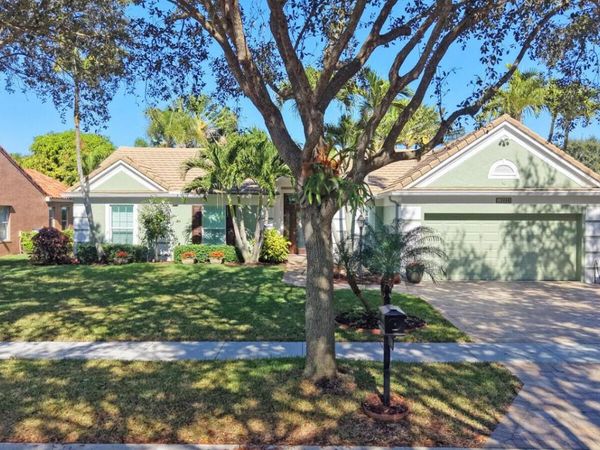 10299 Hunt Club Lane, Palm Beach Gardens, FL 33418