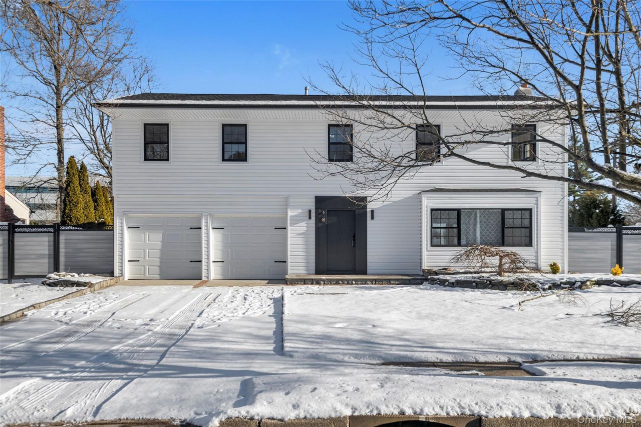 26 Roseanne Drive, Woodbury, NY 11797 Main Photo