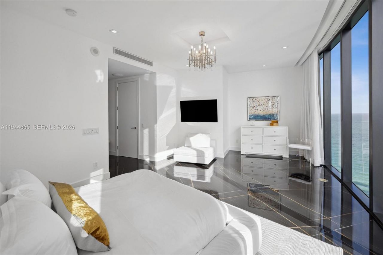 18555 Collins Ave , Unit 2601, Sunny Isles Beach, FL 33160 Photo