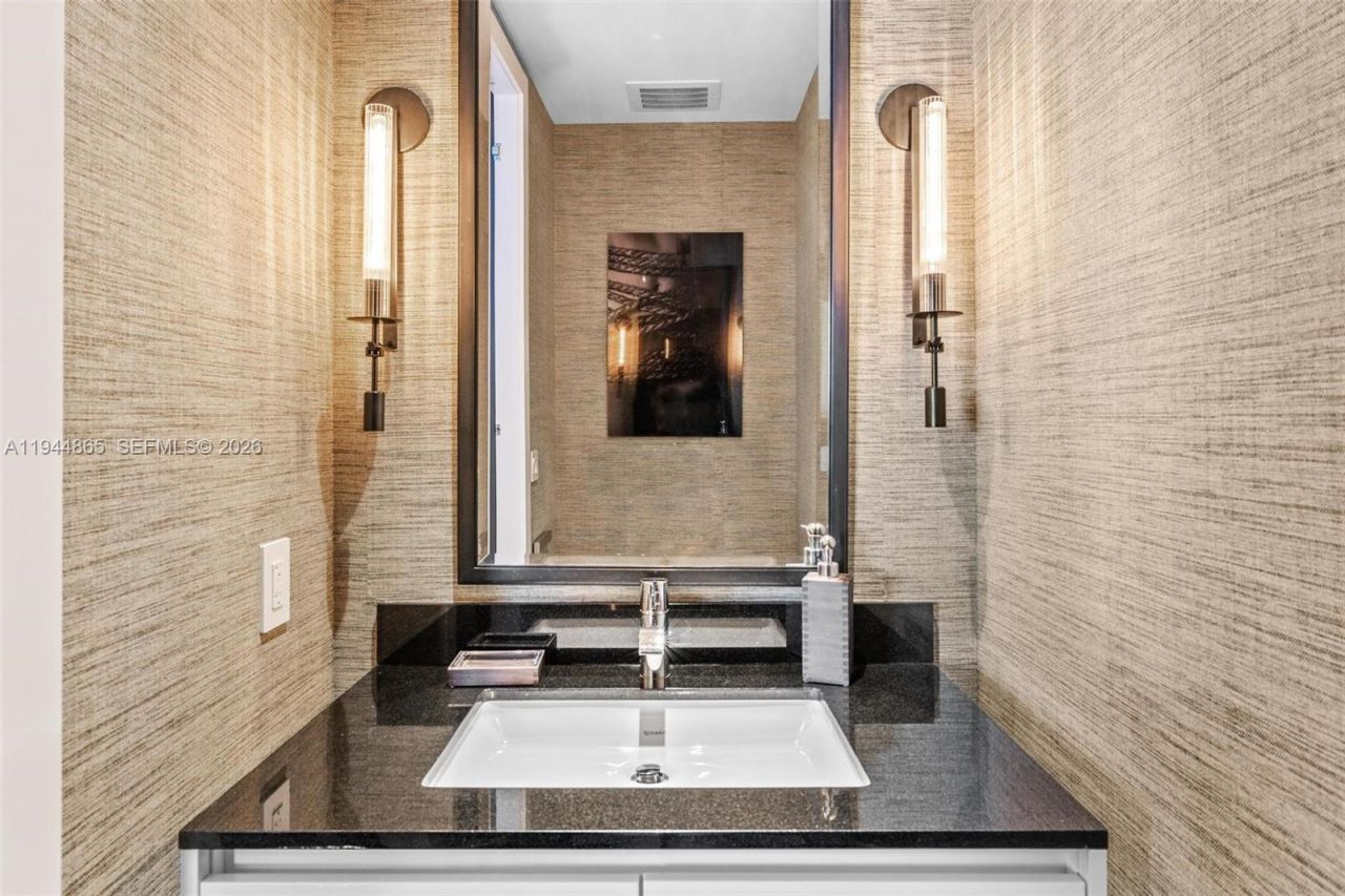 18555 Collins Ave , Unit 2601, Sunny Isles Beach, FL 33160 Photo