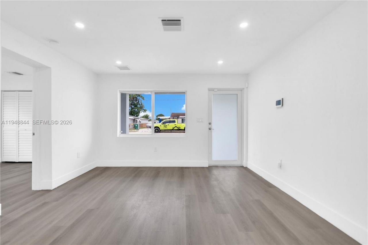 2310 NW 155th St, Miami Gardens, FL 33054 Photo