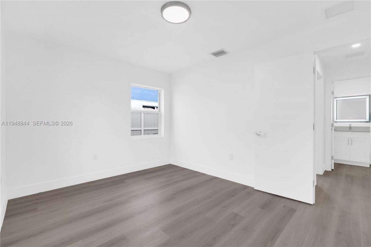 2310 NW 155th St, Miami Gardens, FL 33054 Photo