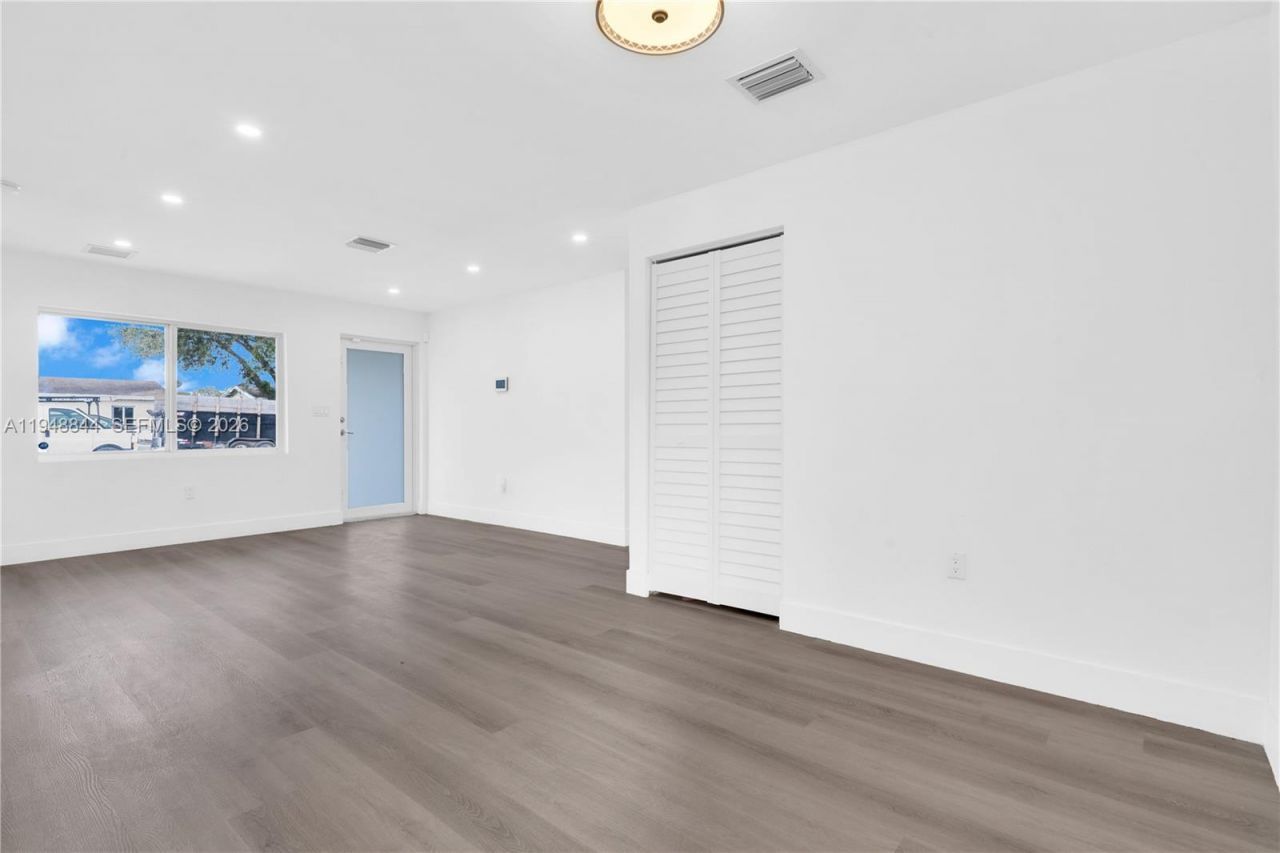 2310 NW 155th St, Miami Gardens, FL 33054 Photo