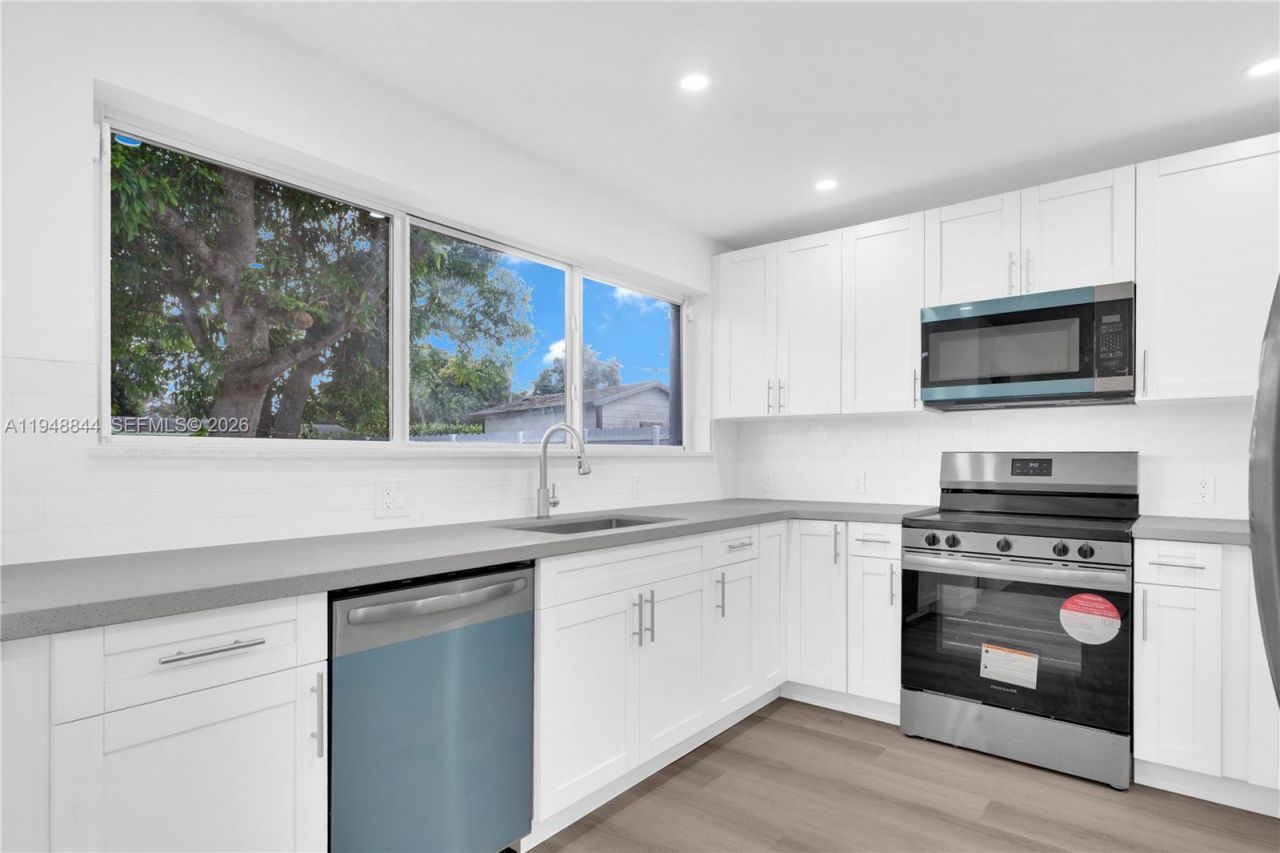 2310 NW 155th St, Miami Gardens, FL 33054 Photo