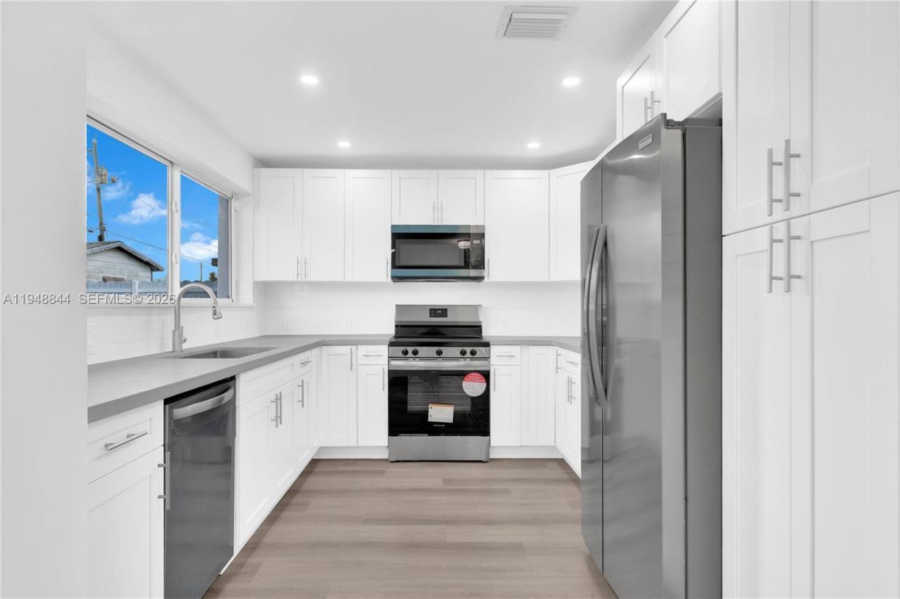 2310 NW 155th St, Miami Gardens, FL 33054 Photo