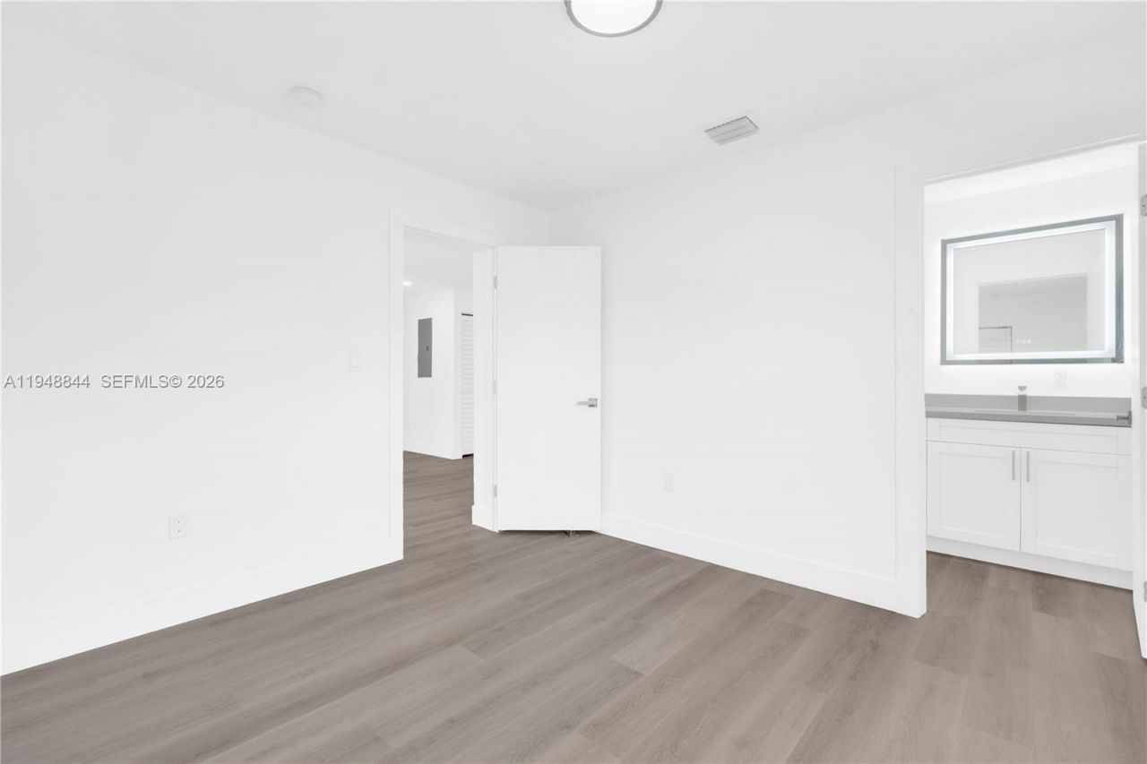 2310 NW 155th St, Miami Gardens, FL 33054 Photo