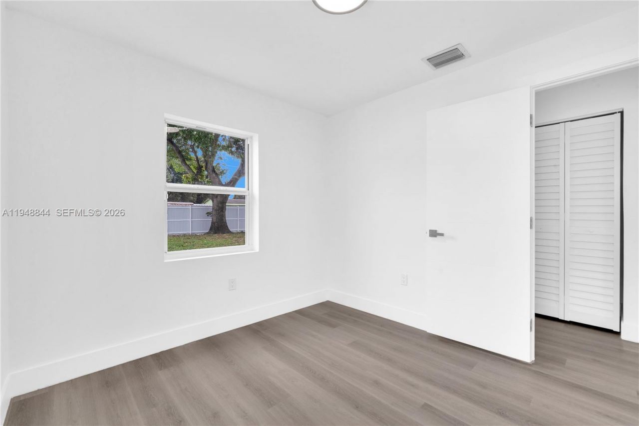 2310 NW 155th St, Miami Gardens, FL 33054 Photo