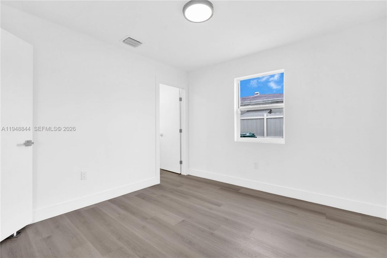 2310 NW 155th St, Miami Gardens, FL 33054 Photo