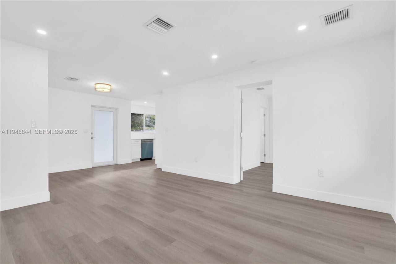 2310 NW 155th St, Miami Gardens, FL 33054 Photo