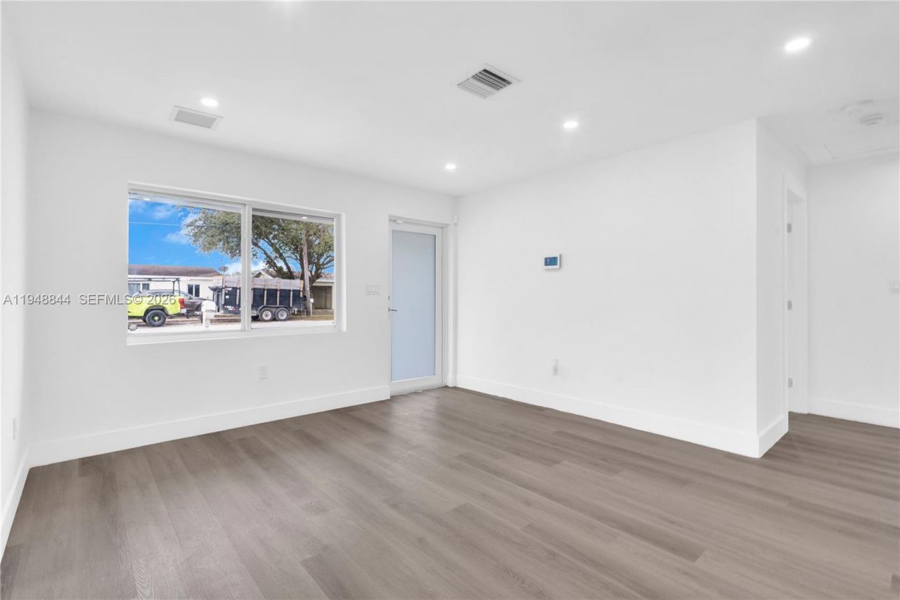 2310 NW 155th St, Miami Gardens, FL 33054 Photo