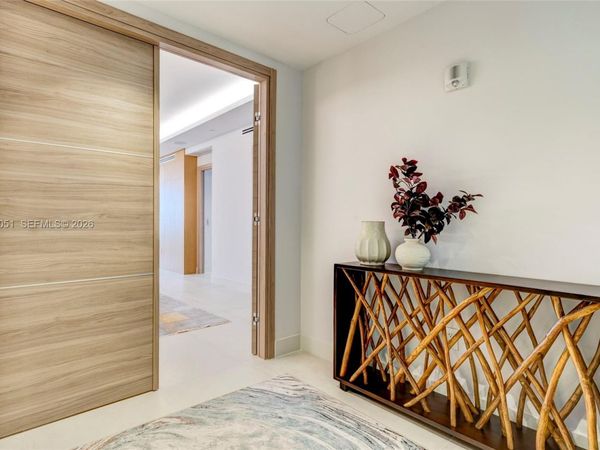 515 Valencia Ave, Unit 604, Coral Gables, FL 33134