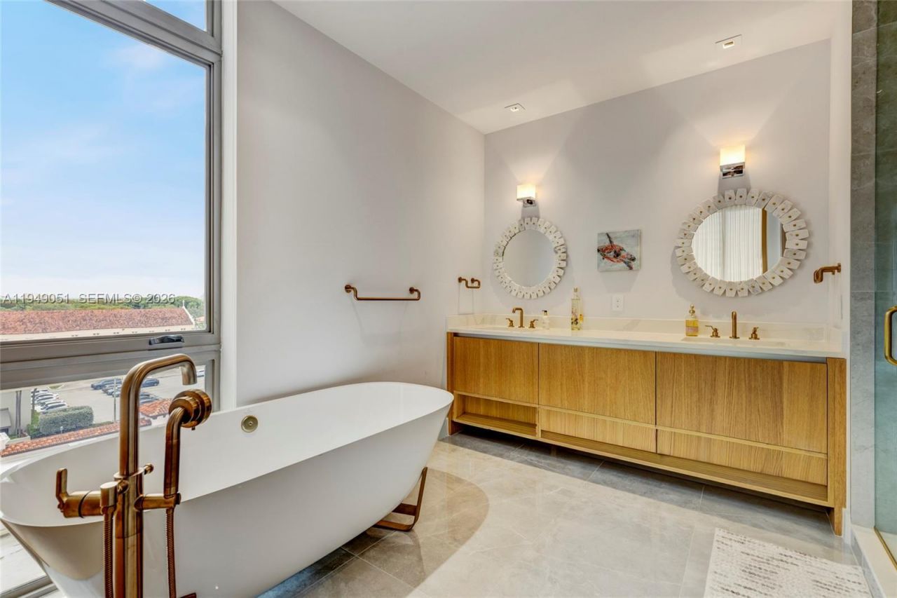 515 Valencia Ave, Unit 604, Coral Gables, FL 33134 Photo