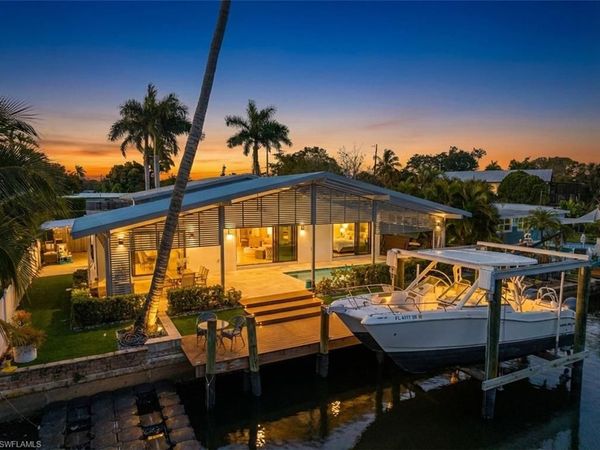 1820 Holiday LN, NAPLES, FL 34104