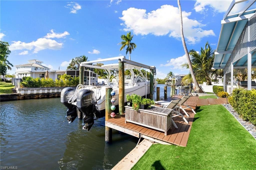 1820 Holiday Ln, Naples, FL 34104 Photo