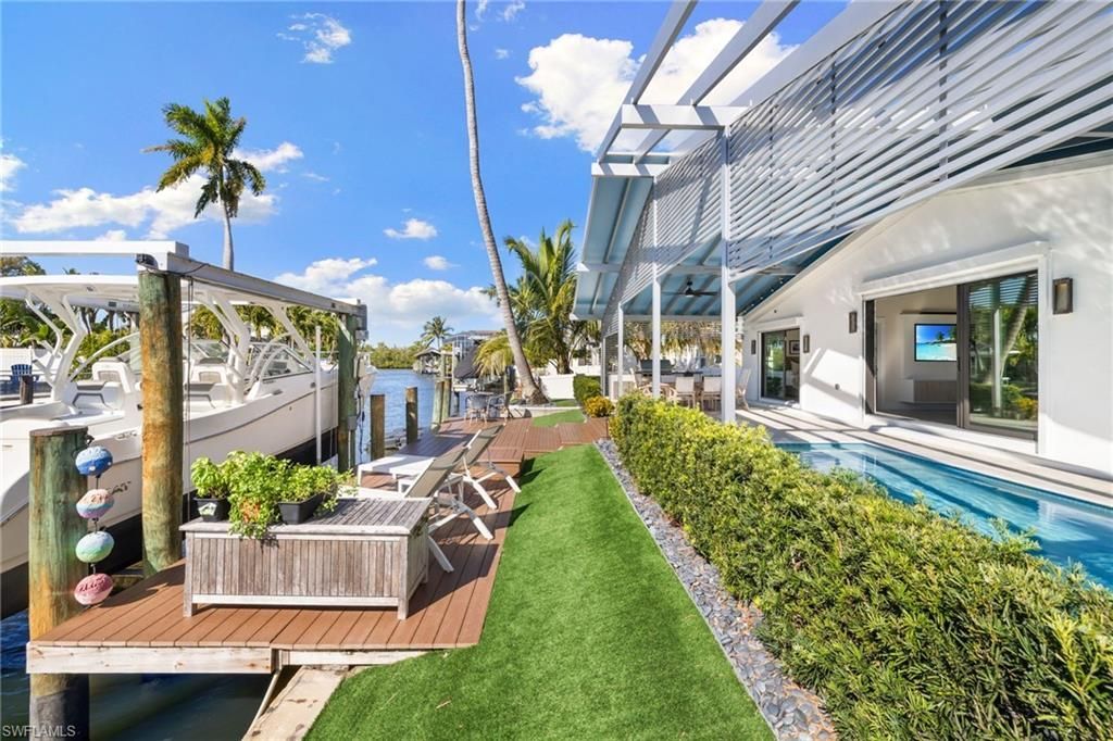 1820 Holiday Ln, Naples, FL 34104 Photo