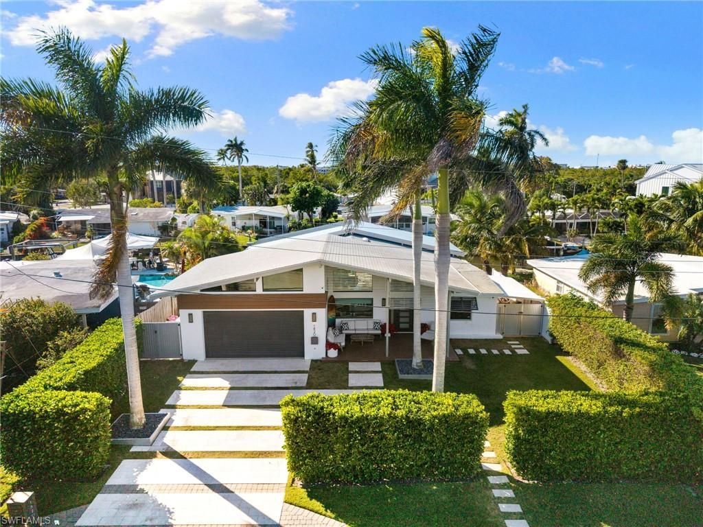 1820 Holiday Ln, Naples, FL 34104 Photo