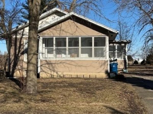 104 W Lincoln Street, Flanagan, IL 61740