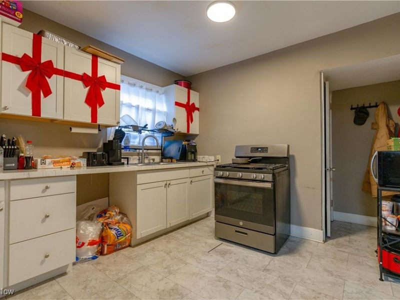 985 Bloomfield Avenue, Akron, OH 44302 Photo 10