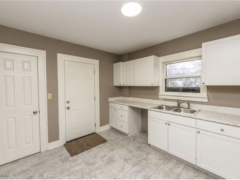 985 Bloomfield Avenue, Akron, OH 44302 Photo 12