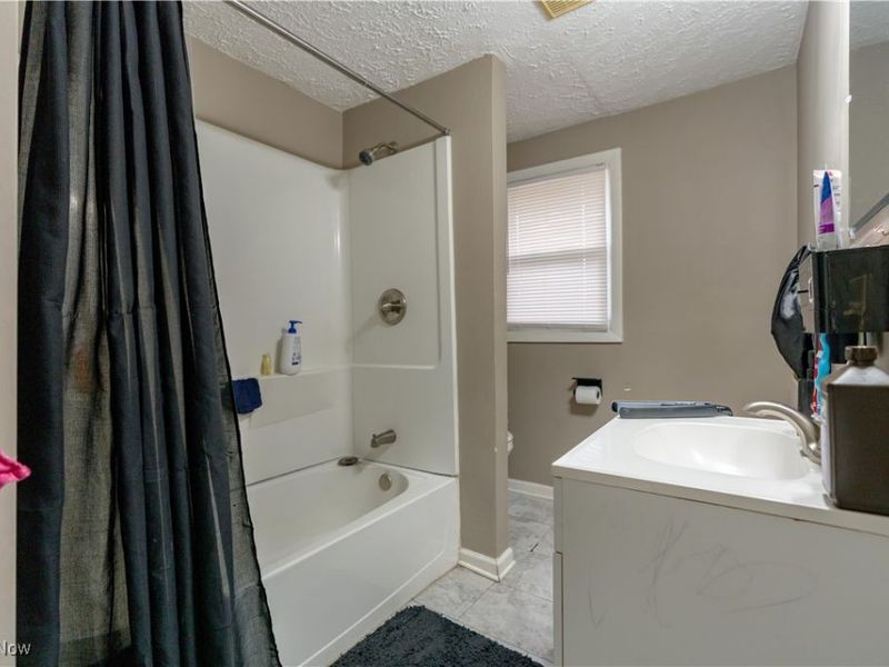 985 Bloomfield Avenue, Akron, OH 44302 Photo 13