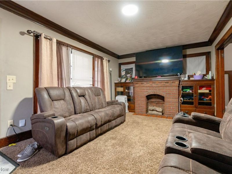 985 Bloomfield Avenue, Akron, OH 44302 Photo 3