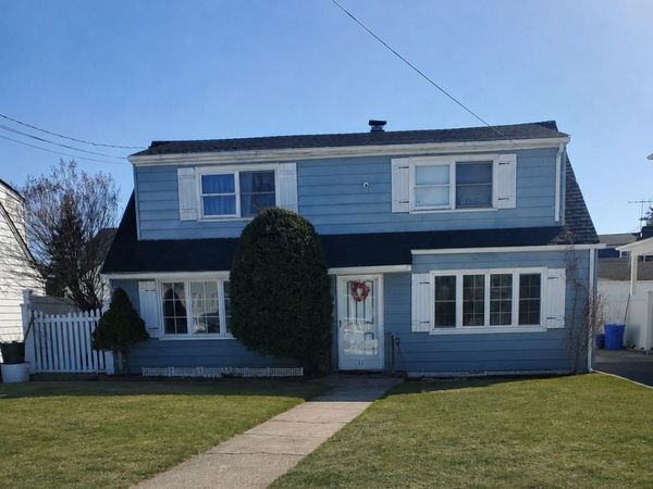 12 PARK Avenue, New Hyde Park, NY 11040