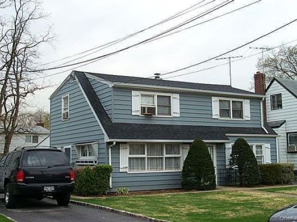 12 PARK Avenue, New Hyde Park, NY 11040