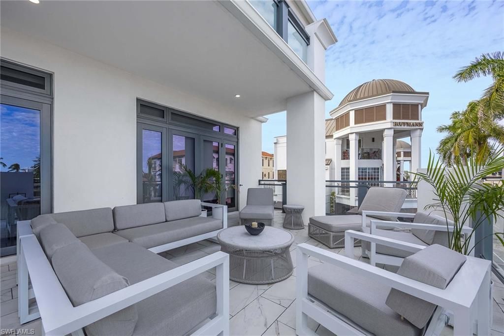 875 6th Ave S, Unit 203, Naples, FL 34102 Photo