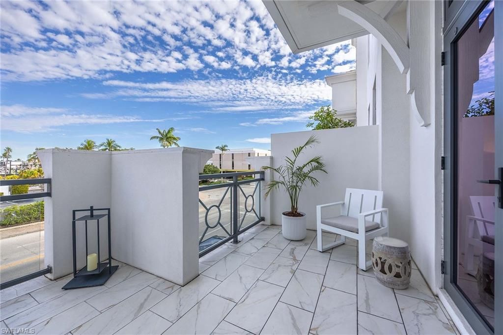 875 6th Ave S, Unit 203, Naples, FL 34102 Photo