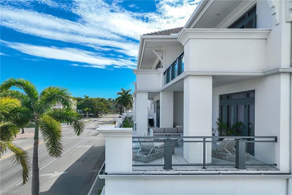 875 6th Ave S, Unit 203, Naples, FL 34102 Photo