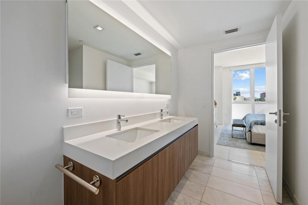 401 N Birch Road, Unit 411, Fort Lauderdale, FL 33304 Photo