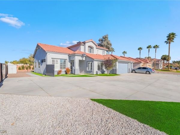 2076 E Wigwam Avenue, Las Vegas, NV 89123