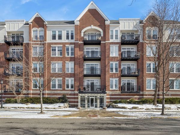 7753 Van Buren Street, Unit 211, Forest Park, IL 60130