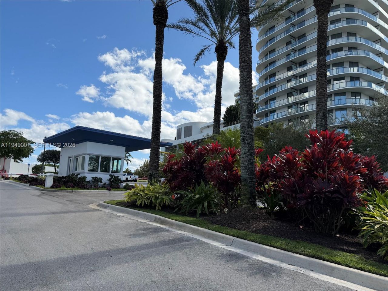 14951 Royal Oaks Ln, Unit 106, North Miami, FL 33181 Photo