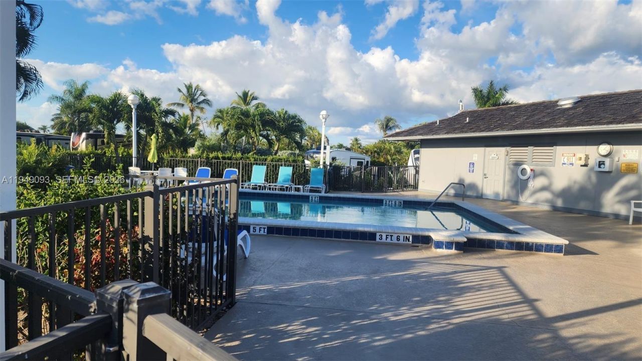 150 Smallwood Dr, Unit 6, Chokoloskee, FL 34138 Photo