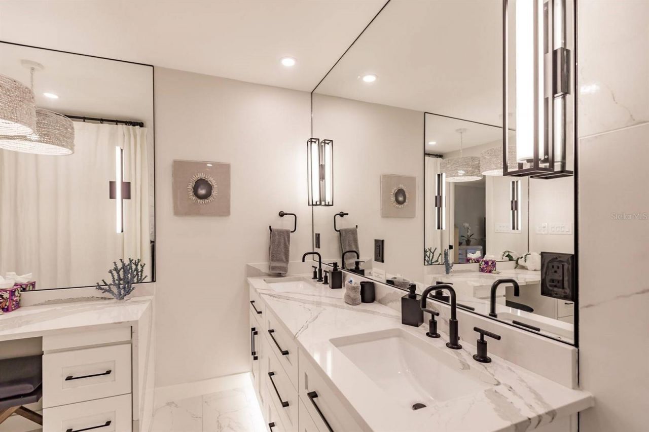 1055 W Peppertree Drive, Unit 206AA, Sarasota, FL 34242 Photo