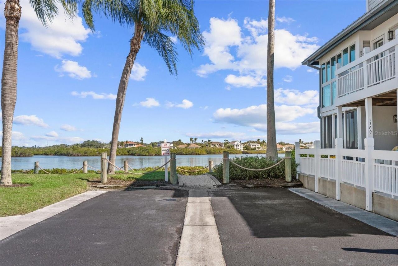 1313 Siesta Bayside Drive, Unit 1313D, Sarasota, FL 34242 Photo