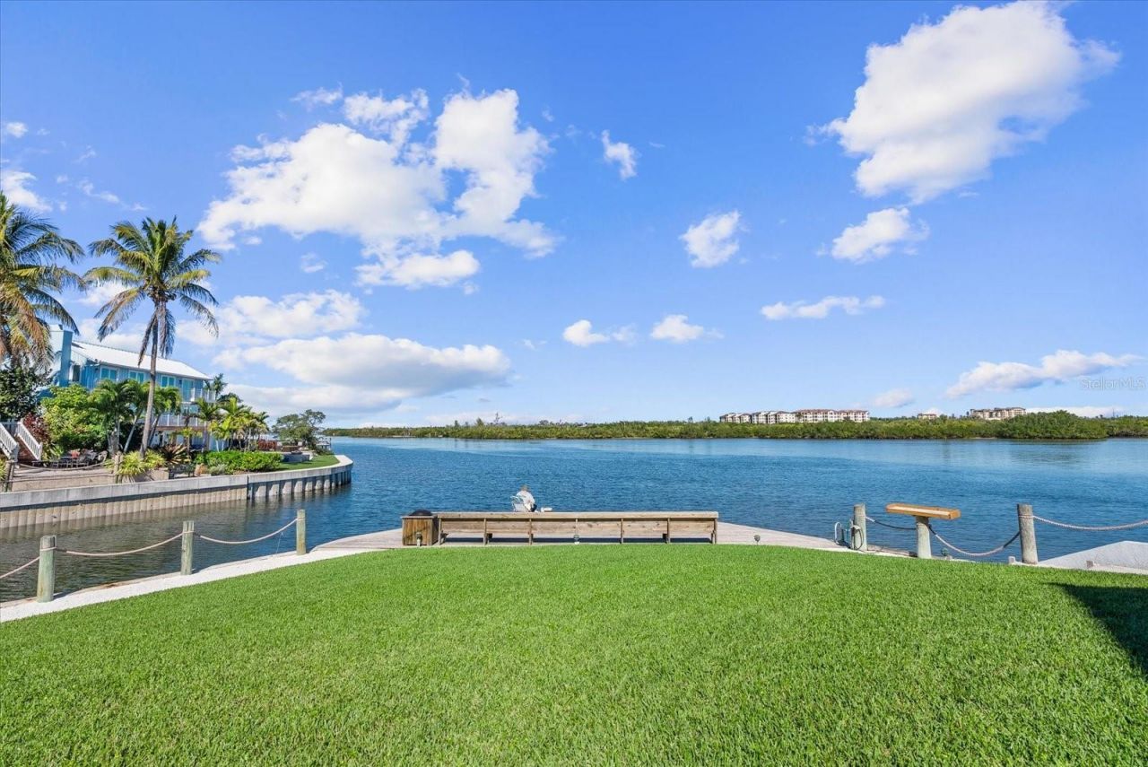 1313 Siesta Bayside Drive, Unit 1313D, Sarasota, FL 34242 Photo