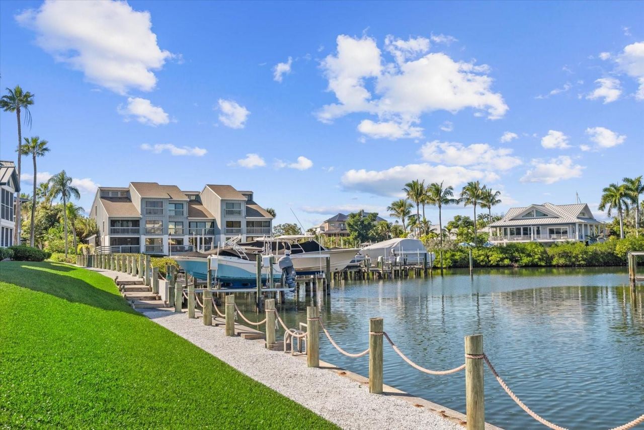 1313 Siesta Bayside Drive, Unit 1313D, Sarasota, FL 34242 Photo