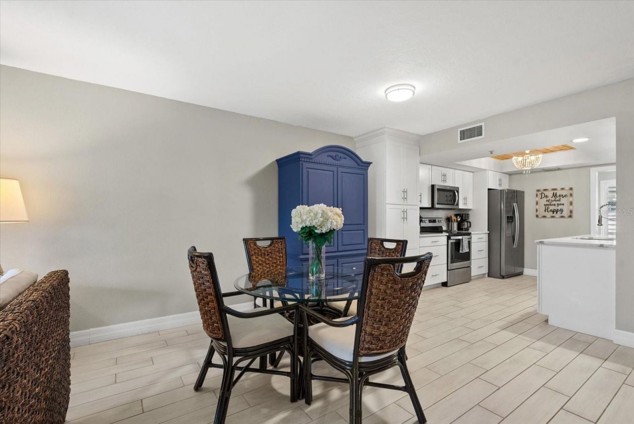 1313 Siesta Bayside Drive, Unit 1313D, Sarasota, FL 34242 Photo