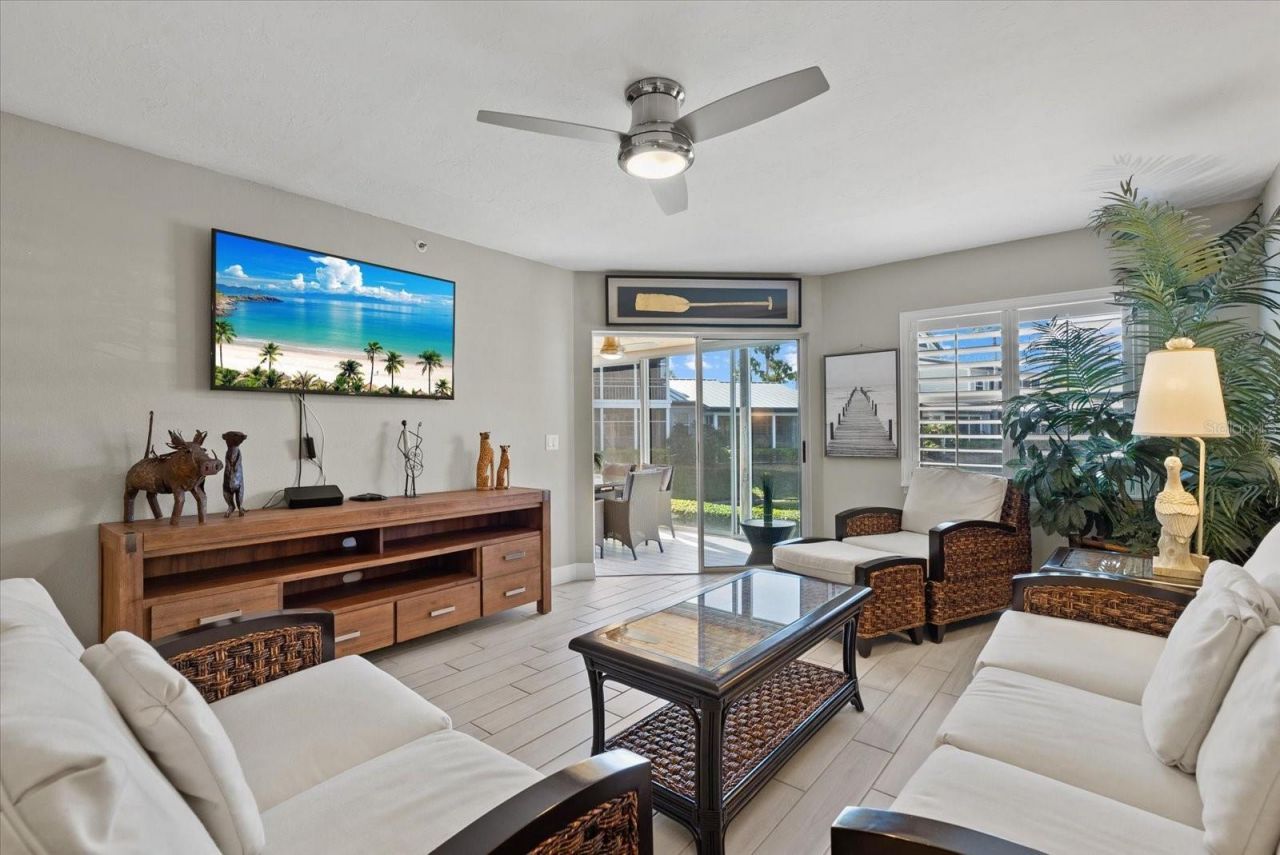 1313 Siesta Bayside Drive, Unit 1313D, Sarasota, FL 34242 Photo